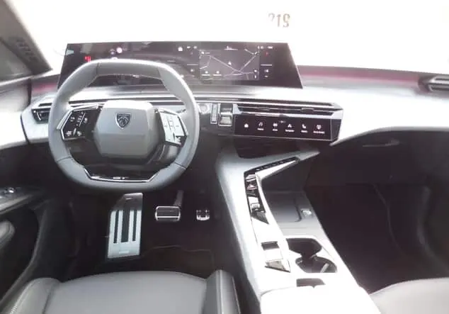 Angebotsdetails Peugeot 5008 Hybrid 145 e-DSC6 GT*360° Kamera* Okenitweiß