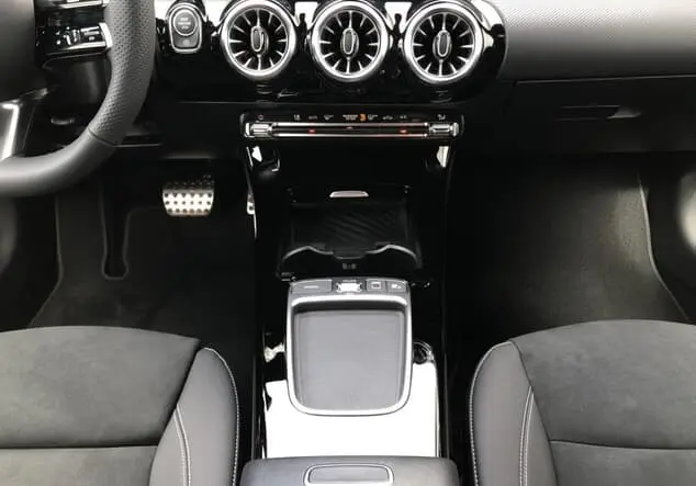 Angebotsdetails Mercedes-Benz CLA 180 Shooting Brake ++verfügbar ab 27.09.2025++ Grau manufaktur lack manufaktur alpingrau uni