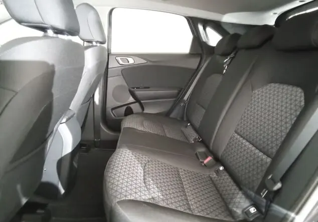 Angebotsdetails Kia Ceed Kia Ceed Silver 1.5 T-GDI 103kW (140PS) 6-Gang Pentametal Metallic