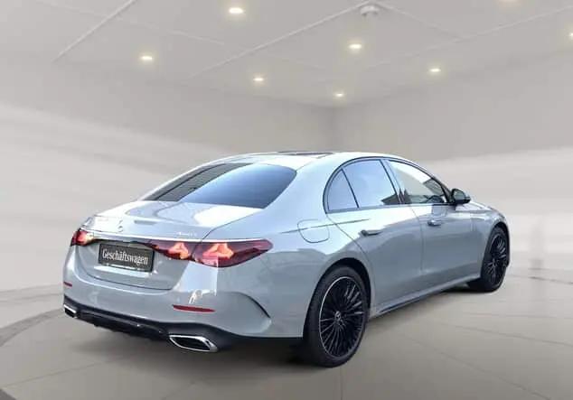 Angebotsdetails Mercedes-Benz E 300 e 4MATIC Limousine mit EQ Hybrid ++sofort verfügbar++ Manufaktur lack manufaktur alpingrau uni