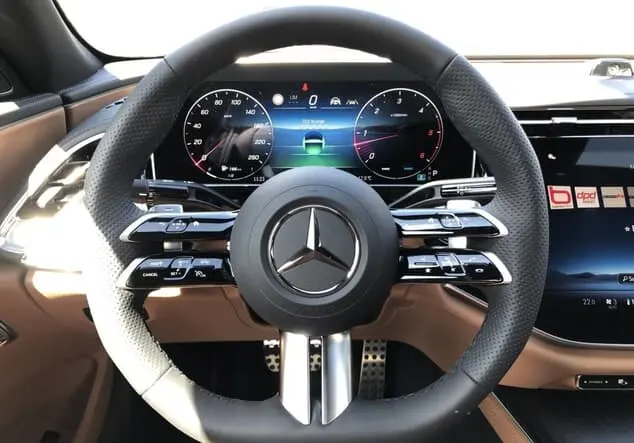 Angebotsdetails Mercedes-Benz E 220 d 4MATIC ++sofort verfügbar++ Metalliclack obsidianschwarz