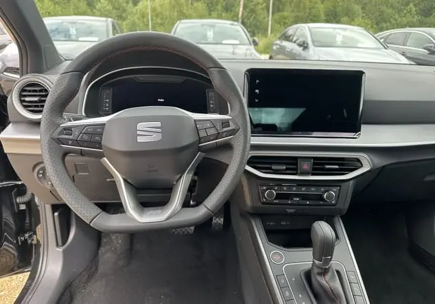 Angebotsdetails Seat Arona Seat Arona FR Black Edition 1.5 TSI 110 kW (150 PS) 7-Gang-DSG Midnight Schwarz Metallic