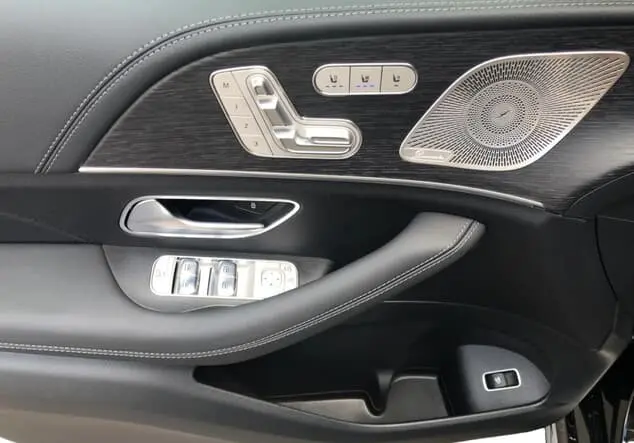 Angebotsdetails Mercedes-Benz GLE 450 4MATIC ++verfügbar ab 25.09.2025++ Metalliclack obsidianschwarz