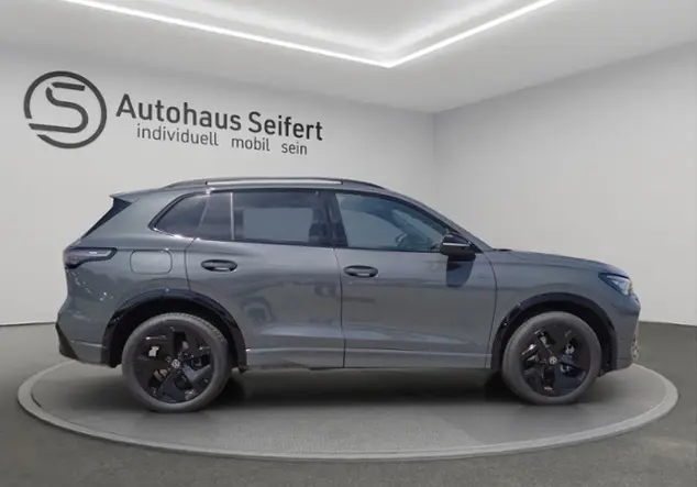 Angebotsdetails Volkswagen Tiguan 1.5 TSI eHybrid 150 kW R-Line Grau (DELFINGRAU)
