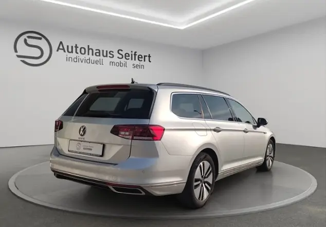 Angebotsdetails Volkswagen Passat Variant GTE 1.4 TSI Silber (Scale Silver Metallic)