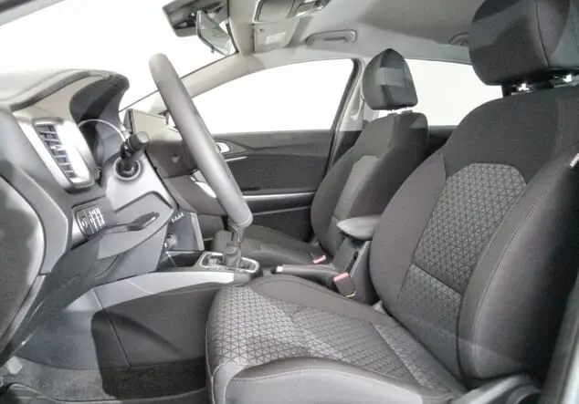 Angebotsdetails Kia Ceed Kia Ceed Silver 1.5 T-GDI 103kW (140PS) 6-Gang Yucca Stahlgrau Metallic