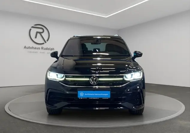 Angebotsdetails Volkswagen Tiguan Allspace 2.0 TDI 4Motion R-Line 'Blac Schwarz (Deep Black Perleffekt)