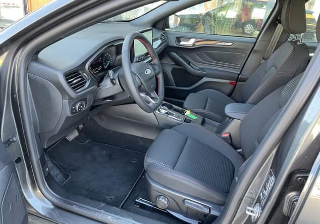 Angebotsdetails Ford Focus Turnier 1.5 EcoBlue ST-Line*Automatik* Magnetic-Grau (Metallic)