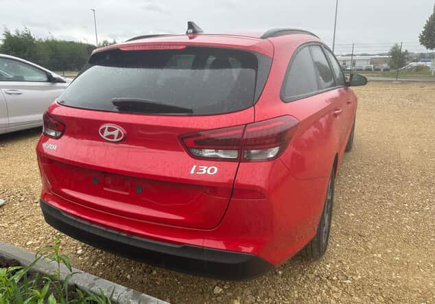Angebotsdetails Hyundai i30 Kombi Hyundai Wagon Family 1.5 T-GDI MHEV 103 kW (140 PS) 7-Gang-DSG Frontantrieb Engine Red