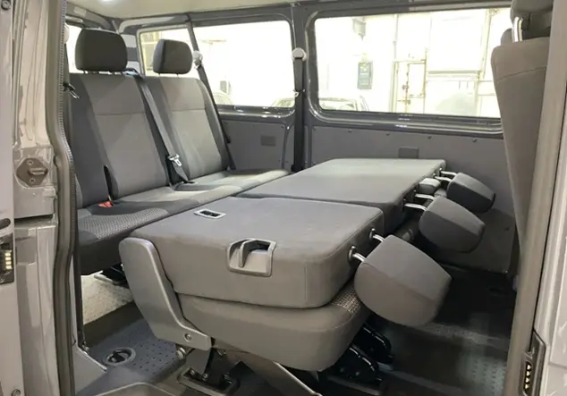 Angebotsdetails Volkswagen T6.1 Kombi 2.0 TDI LR / 9-Sitzer Grau (Pure Grey)