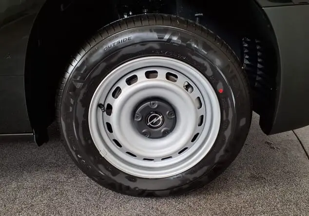 Angebotsdetails Opel Combo Opel Combo Cargo L1 mit normaler Nutzlast 1.5 Diesel 75 kW (102 PS) 6-Gang Karbon Schwarz Metallic