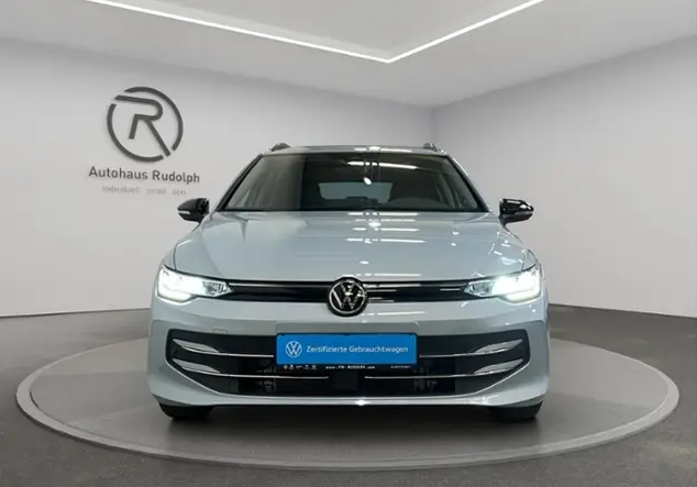 Angebotsdetails Volkswagen Golf VIII Variant 1.5 TSI Goal / Blau (Crystal Ice Blue Metallic)