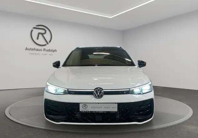 Angebotsdetails Volkswagen Passat Variant B9 2.0 TDI 4M R-Line Signatur WeiÃ (Pure White/Grenadillschwarz Metallic)