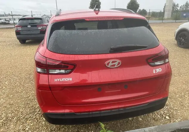 Angebotsdetails Hyundai i30 Kombi Hyundai i30 Wagon Family 1.5 T-GDI MHEV 103 kW (140 PS) 7-Gang-DSG Engine Red
