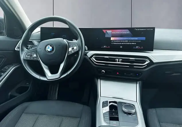 Angebotsdetails BMW 3er 318d Touring, Anhängerkupplung, Automatik, Navigation, Rückfahrkamera schwarz