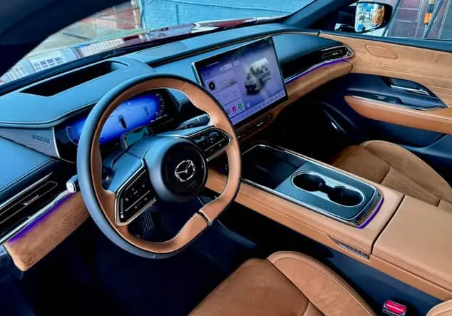 Angebotsdetails Mazda 6E 6e 258PS TAKUMI PLUS*SONY*PANO SOUL RED CRYSTAL M