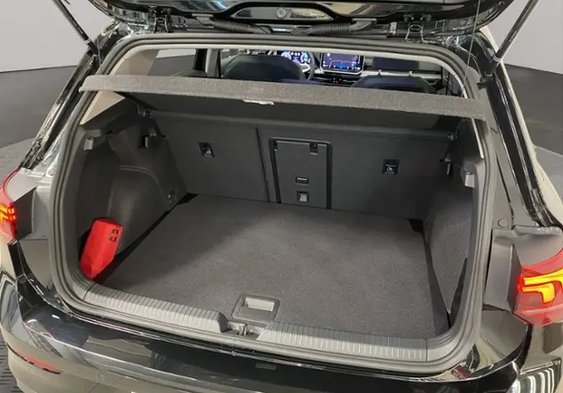 Angebotsdetails Volkswagen Golf VIII 1.5 TSI Style / RFK Schwarz (Grenadillschwarz Metallic)