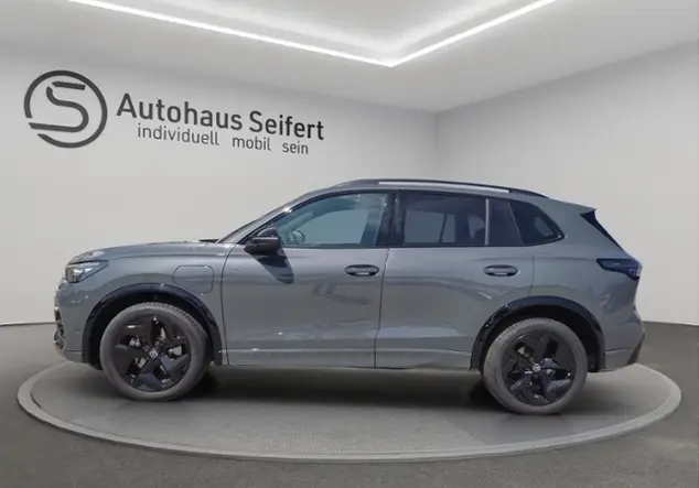 Angebotsdetails Volkswagen Tiguan 1.5 TSI eHybrid 150 kW R-Line Grau (DELFINGRAU)