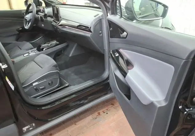 Angebotsdetails Volkswagen ID.4 Pro Performance Move 82 kWh KLIMA NAVI Schwarz (Grenadillschwarz Metallic)