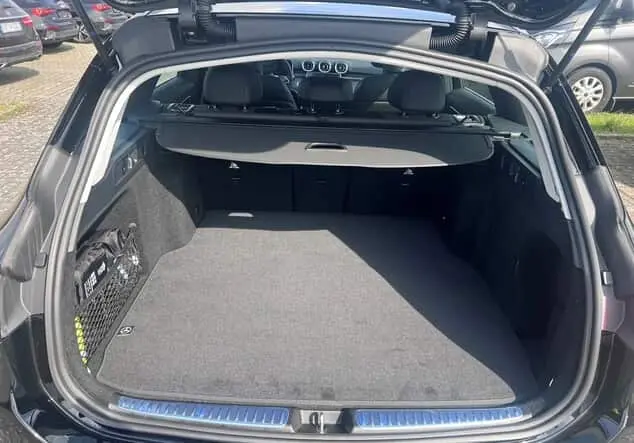 Angebotsdetails Mercedes-Benz C-Klasse C 180 T-Modell AVANTGARDE, Automatikgetriebe 9G-Tronic, aktiver Abstandsassistent, Klimaautomatik, SHZ, Schwarz