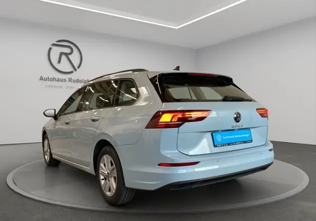 Angebotsdetails Volkswagen Golf VIII Var. 1.5 TSI Life / Blau (Crystal Ice Blue Metallic)