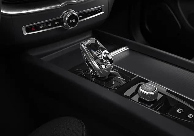 Angebotsdetails Volvo XC60 T6 Plug-in H Plus Black Edition Auto Vapour Grey