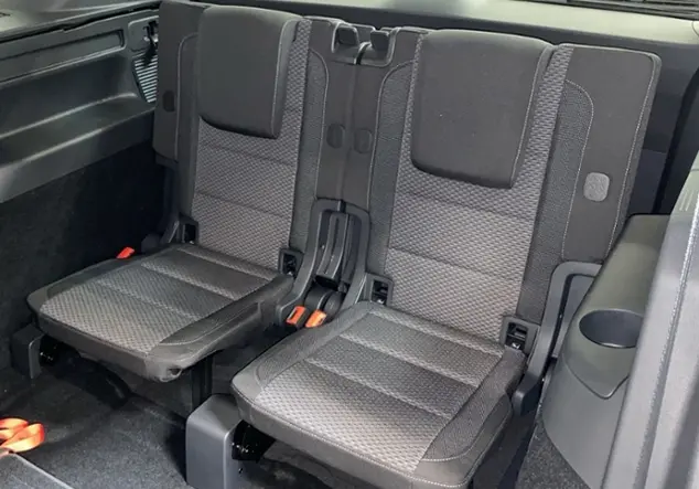 Angebotsdetails Volkswagen Touran Comfortline 1.5 TSI KLIMA NAVI AL Schwarz (Grenadillschwarz Metallic)