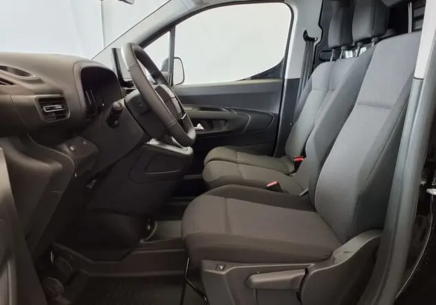 Angebotsdetails Opel Combo Opel Combo Cargo L1 mit normaler Nutzlast 1.5 Diesel 75 kW (102 PS) 6-Gang Karbon Schwarz Metallic