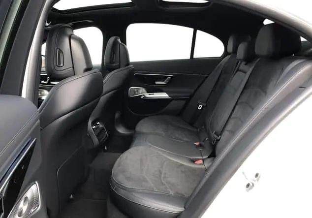 Angebotsdetails Mercedes-Benz E 300 e 4MATIC Limousine mit EQ Hybrid ++sofort verfügbar++ Manufaktur lack manufaktur opalithweiß bright