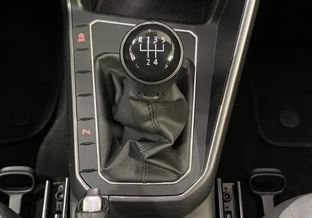 Angebotsdetails Volkswagen Polo 1.0 TSI Highline / Einparkhilfe Schwarz (Deep Black Perleffekt)
