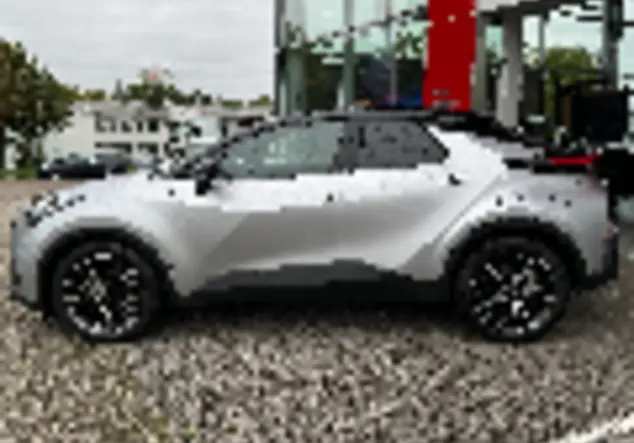 Angebotsdetails Toyota C-HR C-HR - 2,0 l Hybrid 4x2 Lounge CVT shimmering silver metallic / Dach schwarz