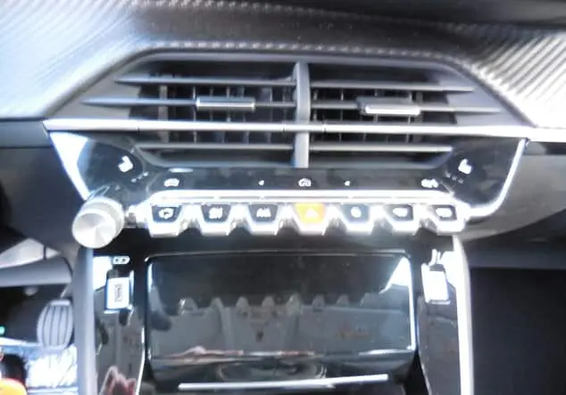 Angebotsdetails Peugeot 208 Allure Benzin 100*Sitzheizung-PDC* Okenitweiß