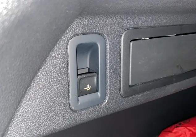 Angebotsdetails Volkswagen Tiguan 1.5 TSI 'IQ.DRIVE' / STANDHEIZUNG /AHK Schwarz (Deep Black Perleffekt)