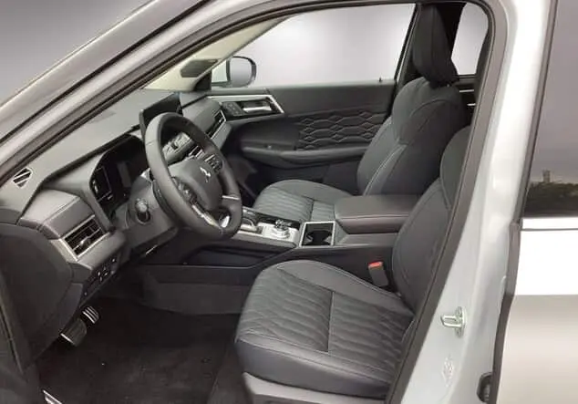 Angebotsdetails Mitsubishi Outlander Plug-in Hybrid TOP 2,4l Titan-Weiss/Panther-Schwarz (Schwarz)