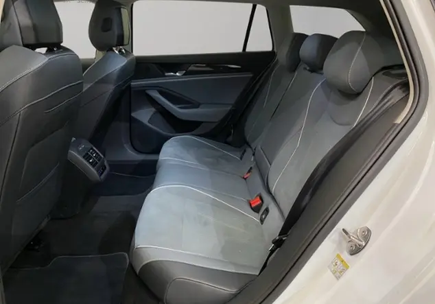 Angebotsdetails Volkswagen Passat Variant B9 2.0 TDI Business KLIMA WeiÃ (OryxweiÃ Perlmutteffekt)