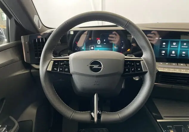 Angebotsdetails Opel Astra Opel Astra GS 1.2 Turbo 96 kW (130 PS) 8-Gang Automatikgetriebe Karbon Schwarz Metallic