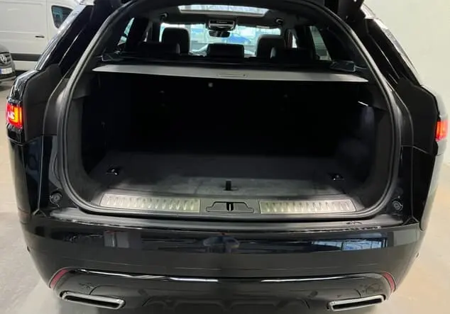 Angebotsdetails Land Rover Range Rover Rover Velar P400 R-Dynamic SE Santorini black