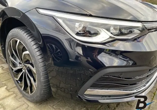 Angebotsdetails Volkswagen Golf VIII Variant 1.5 TSI Style LED.Plus+SHZ+NAV Schwarz