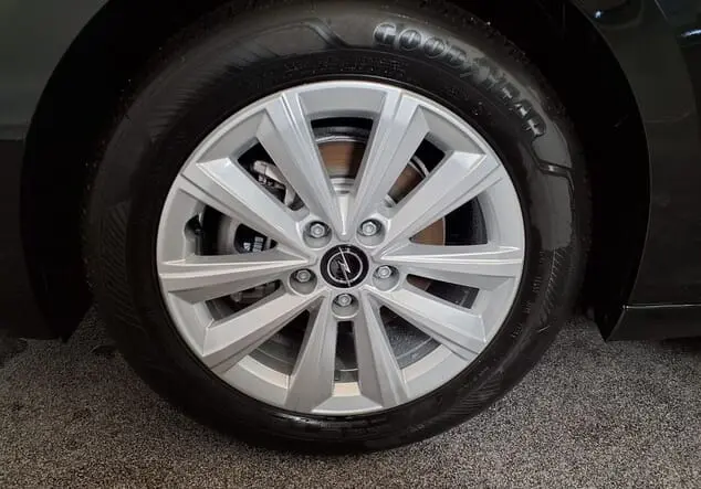 Angebotsdetails Opel Astra Opel Astra Edition 1.2 Turbo 96 kW (130 PS) 6-Gang Karbon Schwarz Metallic