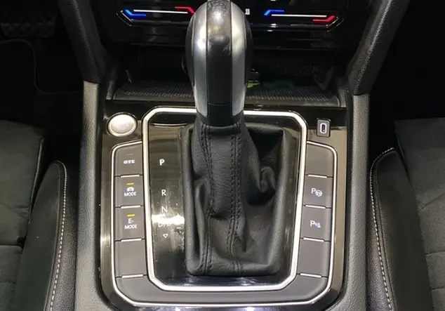 Angebotsdetails Volkswagen Passat Variant GTE 1.4 TSI / Schwarz (Deep Black Perleffekt)