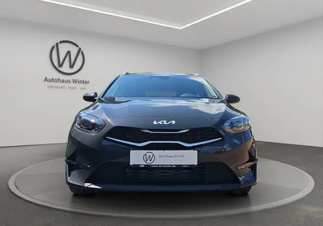 Angebotsdetails Kia Ceed Sportswagon 1,5 T-GDI Vision Komf. Kli Grau ((H8G) DARK PENTA METAL M)