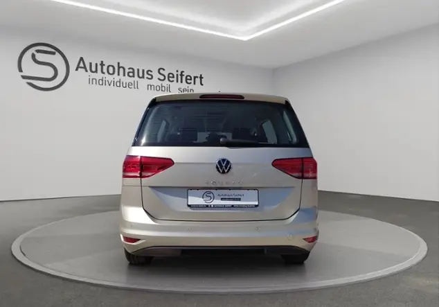 Angebotsdetails Volkswagen Touran Comfortline 1.5 TSI Silber (Ivory Silver metallic)