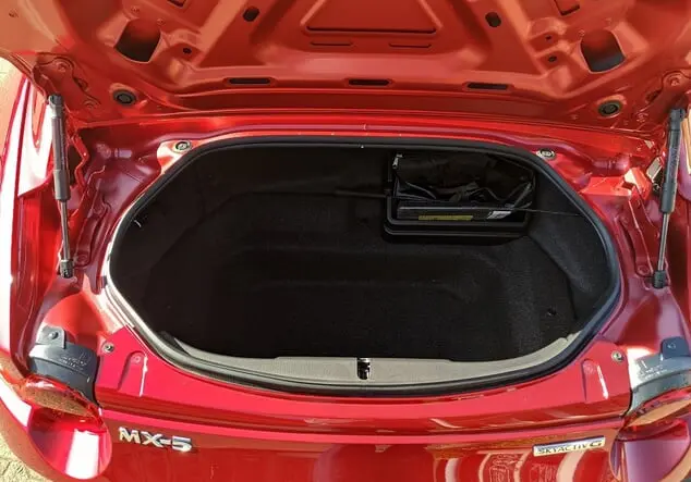 Angebotsdetails Mazda MX-5 1.5L SKYACTIV-G (132 hp) Exclusive-line SOUL RED CRYSTAL M