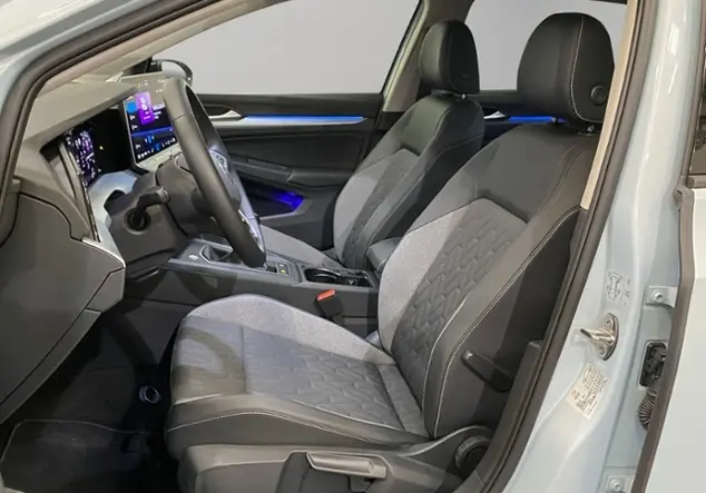 Angebotsdetails Volkswagen Golf VIII Variant 1.5 TSI Goal / Blau (Crystal Ice Blue Metallic)