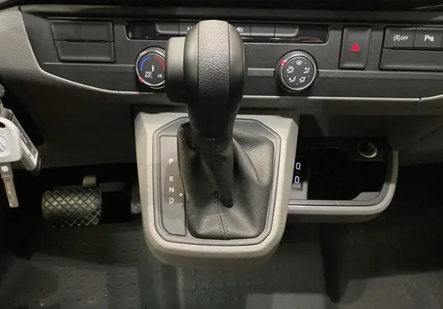 Angebotsdetails Volkswagen T6.1 Kombi 2.0 TDI LR / 9-Sitzer Grau (Pure Grey)