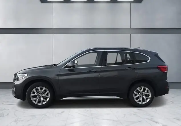 Angebotsdetails BMW X1 X1 sDrive 18i, Automatik, Navi, AHK, PDC, Ledersitze Mineralgrau metallic