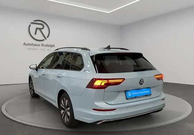 Angebotsdetails Volkswagen Golf VIII Variant 1.5 TSI Goal / Blau (Crystal Ice Blue Metallic)