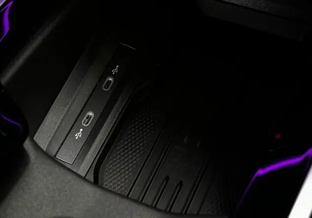 Angebotsdetails Volkswagen Passat 2,0 TDI SCR R-Line Grenadillschwarz Metallic