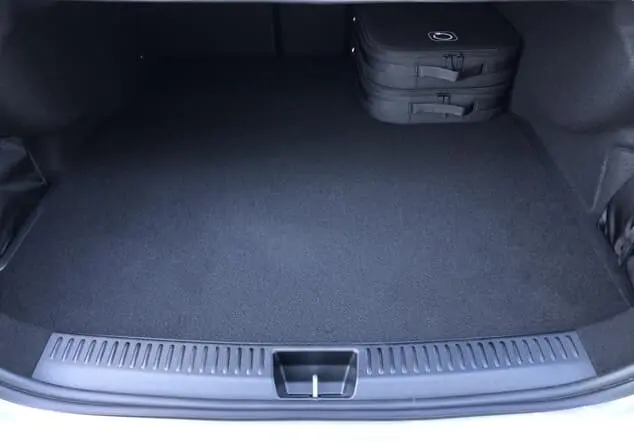 Angebotsdetails Mercedes-Benz E 300 e 4MATIC Limousine mit EQ Hybrid ++sofort verfügbar++ Manufaktur lack manufaktur alpingrau uni