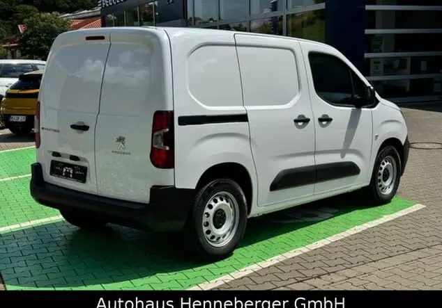 Angebotsdetails Peugeot e-Partner e Partner Premium 50 kWh Länge 1 4.400mm, Navi, 3 Sitzer, uvm. Weiß